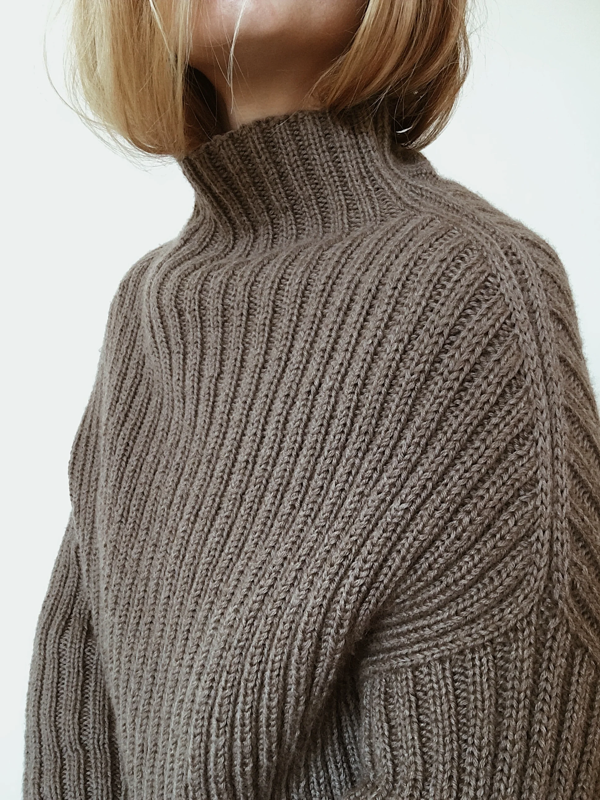 Sweater No. 8 - ENGLISH - Image 3